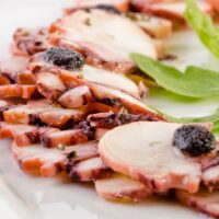 carpaccio de pulpo al olivo