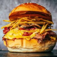 hamburguesa carne mechada